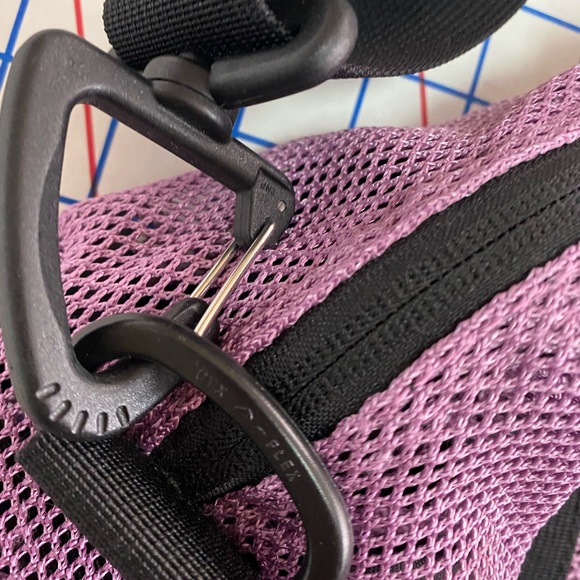 😈💜 Authentic SS16 Supreme Mesh Pastel Purple Duffle Bag 💜😈 - Picture 6 of 15